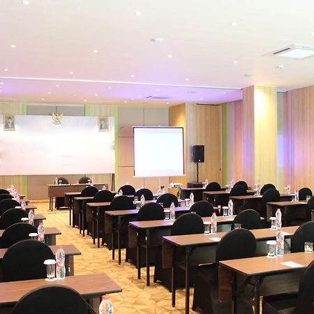Zest Parang Raja Solo By Swiss-Belhotel International Bonorejo Exterior foto
