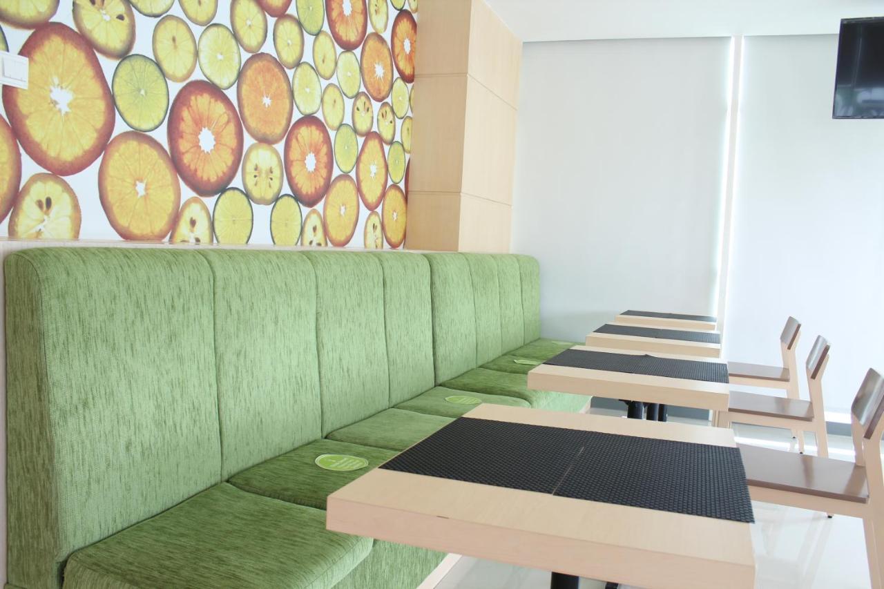 Zest Parang Raja Solo By Swiss-Belhotel International Bonorejo Exterior foto