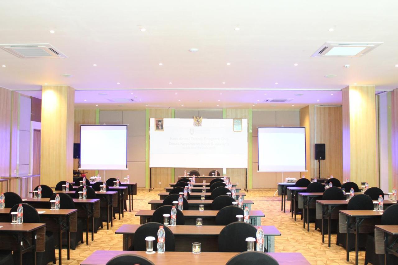 Zest Parang Raja Solo By Swiss-Belhotel International Bonorejo Exterior foto